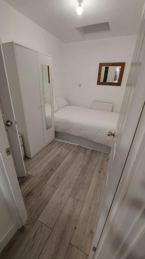 Double En-Suite Room Available In 3 Bed Apt Londres Exterior foto