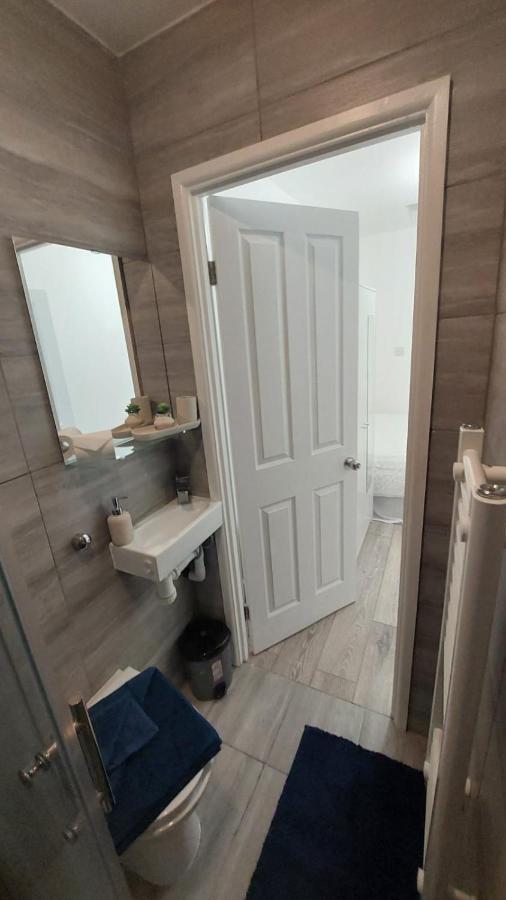 Double En-Suite Room Available In 3 Bed Apt Londres Exterior foto