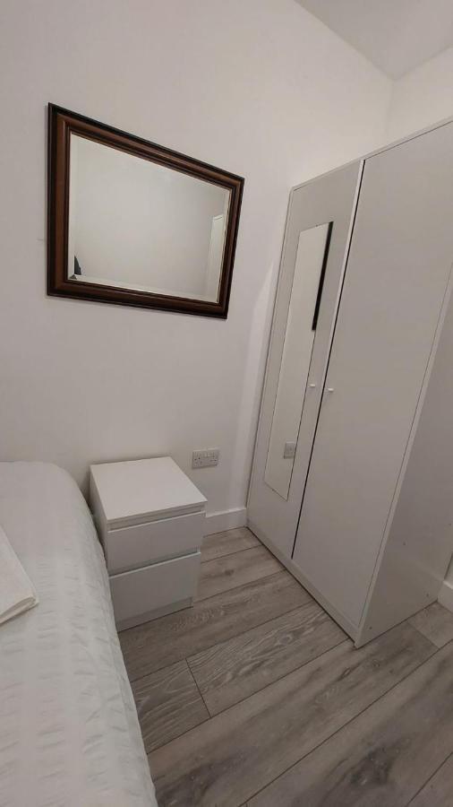Double En-Suite Room Available In 3 Bed Apt Londres Exterior foto